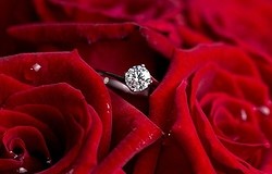 Какое кольцо дарят когда делают предложение девушке? Каким оно должно быть и можно ли его заменить?