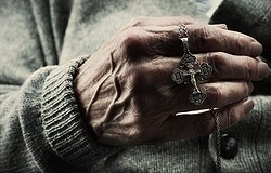 Можно ли носить чужие кресты: подаренные, найденные, умершего человека
