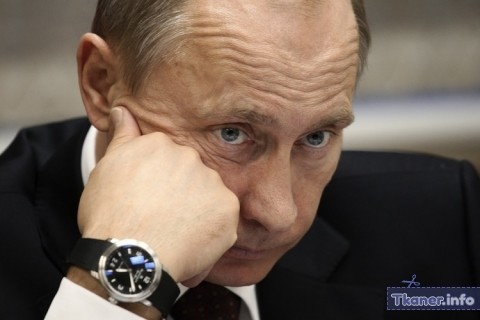 Почему Путин носит часы на правой руке