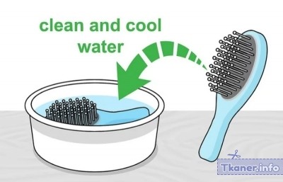 Щетку с натуральной щетиной замачиваем в воде