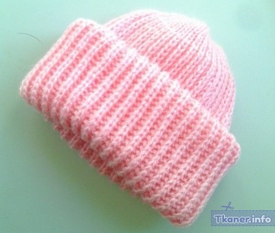 Объемная шапка розовая резинкой с отворотом