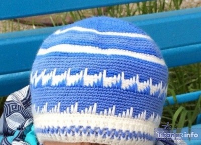 Зимняя теплая шапка для мальчика бело-голубая