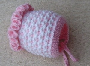 Розовая шапка для девочки крючком