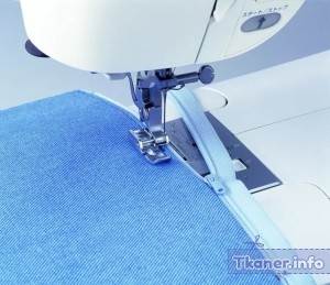 Молния вшиваем голубую лапкой