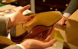Что делать если появилась дырка в подошве ботинка? Способы как заделать дырку в подошве и каблуке ботинка.