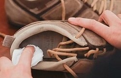 Как избавиться от неприятного запаха в ботинках: убрать запах пота, обработать, чтобы ботинки не воняли