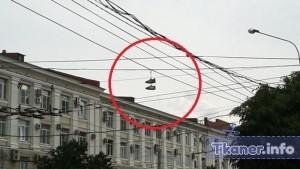 Кроссовки на проводах в России