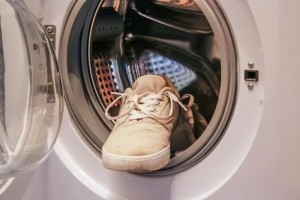 Можно ли в стиральной машине стирать обувь