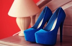 Синяя обувь: с чем носить?