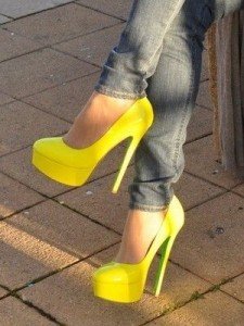 Желтые туфли на платформе