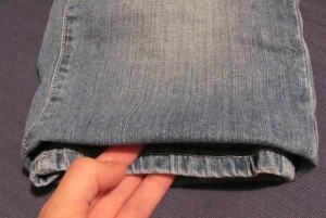 Как укоротить джинсы не обрезая