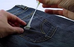 Как убрать жвачку с брюк: как вывести (удалить) размазанную жевательную резинку. Как вывести пятно (след) от жвачки со школьных брюк.