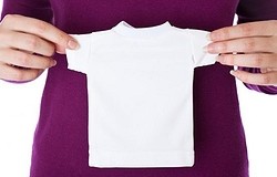 Как растянуть футболку — растягиваем в ширину, длину на размер больше