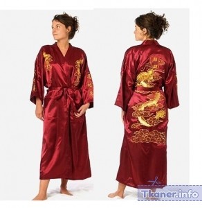 Красное кимоно с рисунком