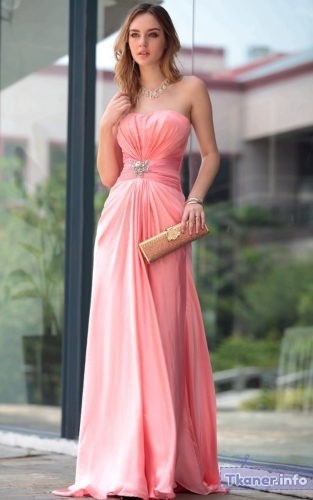 Вечернее платье розового цвета