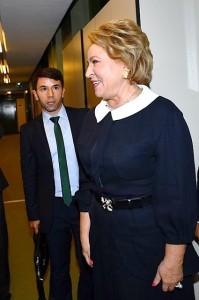 Валентина Матвиенко взволновала Интернет платьем от Chanel