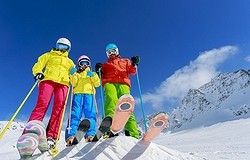 Костюм или комбинезон выбрать для горнолыжника: плюсы и минусы экипировки, советы по выбору