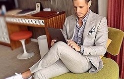 С чем носить мужской серый костюм? Какому стилю он подходит? Выбираем рубашку, туфли, галстук, аксессуары.