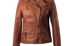 С чем носить коричневую кожаную куртку: варианты модных образов