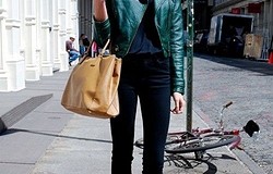 Зелёная куртка: с чем носить, оттенки и правильные сочетания, как подобрать аксессуары