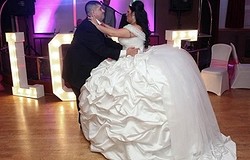 Невеста вышла замуж в платье весом 63 кг: вес и стоимость подвенечного платья цыганской невесты.