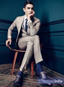 Синие носки к черным туфлям и галстуку