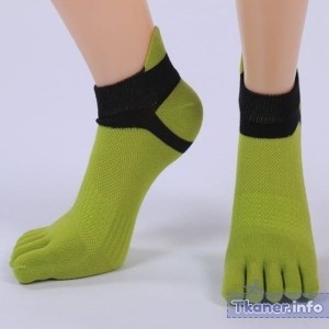 Пальчиковые зеленые носки