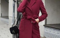 Бордовое пальто: с чем носить, как правильно сочетать с вещами и аксессуарами