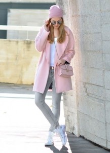 Бледно-розовое пальто