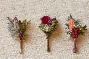 Бутоньерки из полевых цветов