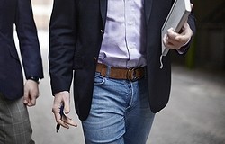 Как сочетать мужские джинсы и пиджак? Основные правила подбора