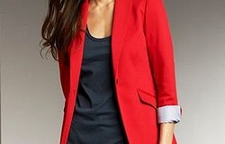 С чем носить красный пиджак: сочетания для модных образов