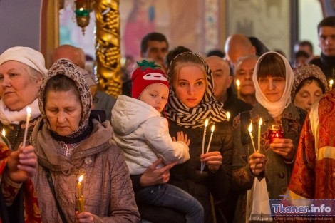 В каком платке нельзя идти в церковь на Пасху