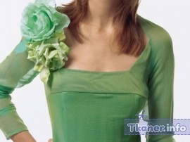 Зеленый цветок на платье