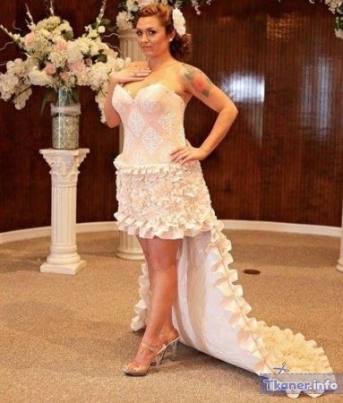 Девушка сделала свадебное платье из вареной туалетной бумаги