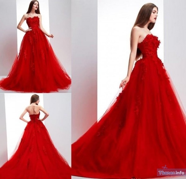 Украшение свадебного красного платья цветами