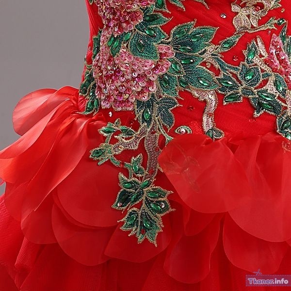 Вышивка бисером красного платья