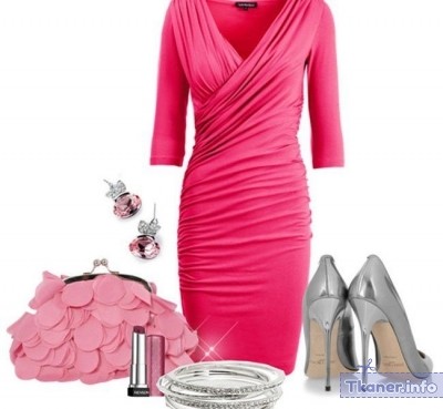 Сочное розовое платье с серебряными туфлями