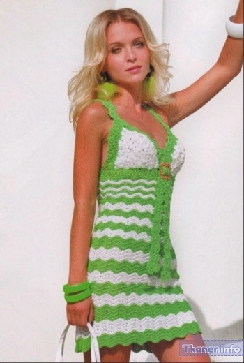 Летнее платье крючком бело-зеленое