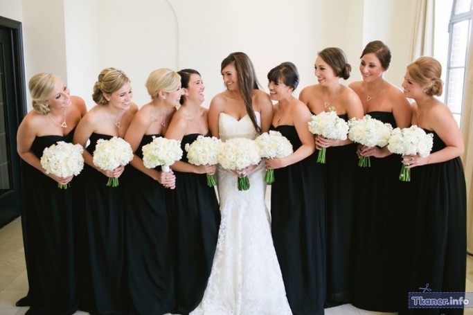 Черное платье на подружках невесты