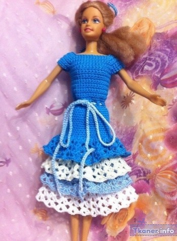 Бело-голубое платье Барби 1