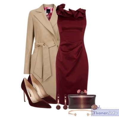 Бордовое платье с бежевым пальто