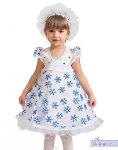 Пластмассовые синие снежинки на детское платье
