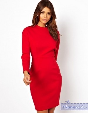 Красное трикотажное платье