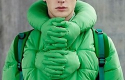 Зелёный пуховик, с чем носить, как сочетать и каких оттенков бывает