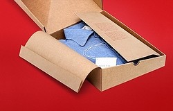 Как упаковать рубашку в подарок красиво и практично — способы упаковки