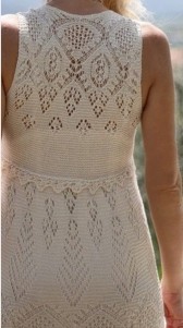 Платье-сарафан связан спицами