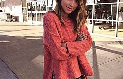 Как носить свитер с платьем? Правила комбинирования. Какие модели свитеров можно добавлять к платьям? Примеры образов.