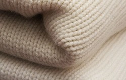 Как стирать кашемировый свитер: в домашних условиях, руками и в машинке