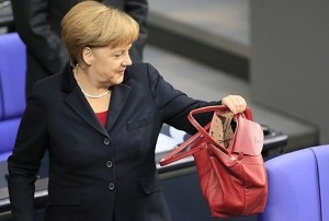 Кто выбирает нелепые костюмы для Меркель